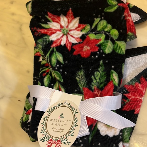 Set of 2 Wellesley Manie finger tip towel New - Picture 3 of 11